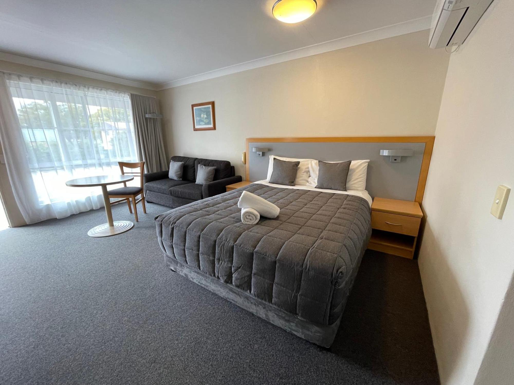 George Bass Motor Inn Нора Экстерьер фото