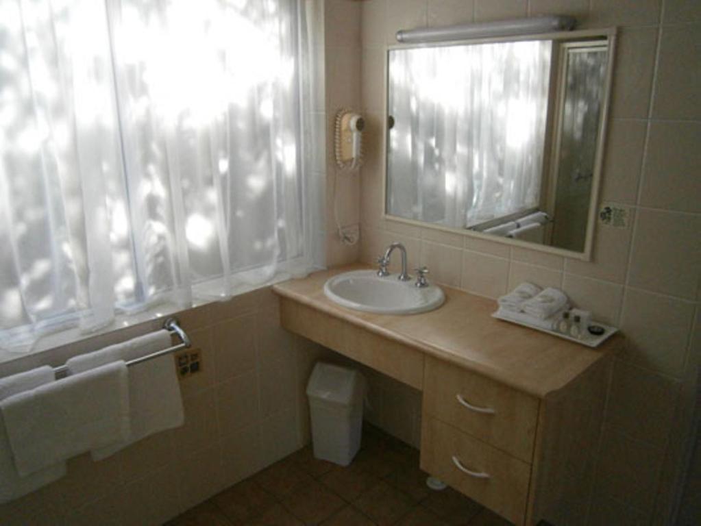 George Bass Motor Inn Нора Номер фото